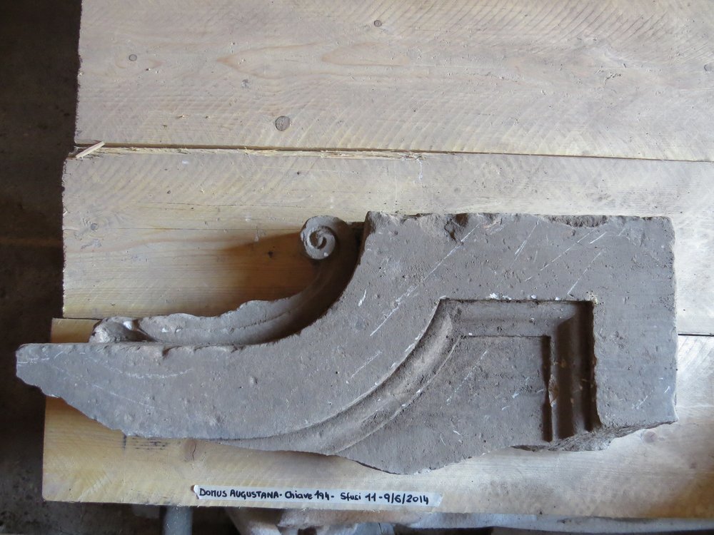 frammento di lastra marmorea - verso.jpg