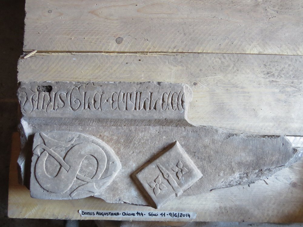 frammento di lastra marmorea - recto.jpg