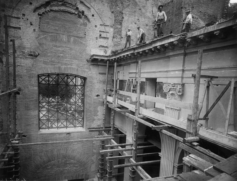 013190 - restauro - Curia, Ex Chiesa di S. Adriano durante  i lavori, 10/03/1937; Gab. Fot. Naz. Neg. Serie E, Nr. 42614