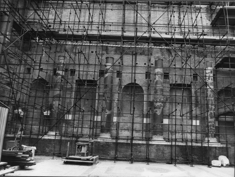 018436 - restauro - Tempio di Venere e Roma, cella occidentale, lavori del 1982, film 1073