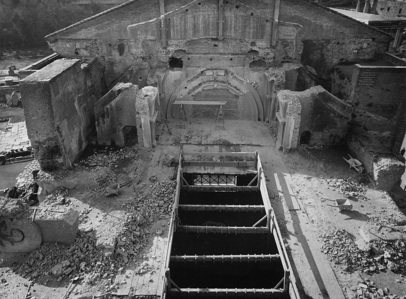 013187 - restauro - Curia, Interno della Chiesa medievale durante i lavori; Gab. Fot. Naz. Neg. Serie E, Nr. 42705