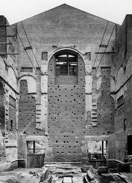 013242 - restauro - Curia, Interno, durante i lavori, lato interno della parete di fondo; Neg. Serie E, Nr. 1469