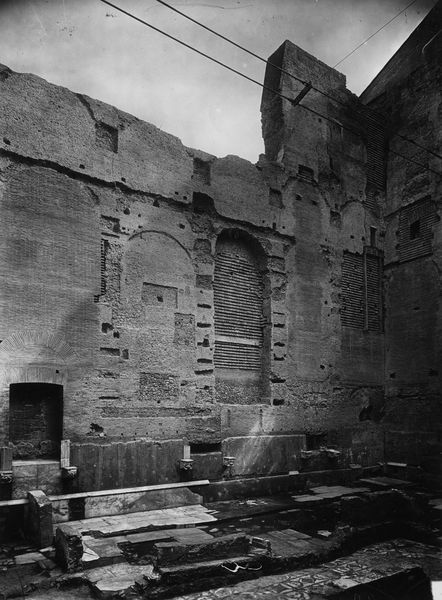 013237 - restauro - Curia, particolare della parete di destra; Gab. Fot. Naz. Neg. Serie E, Nr. 42699