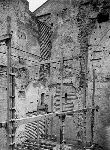 013238 - restauro - Curia, veduta dell'angolo facciata e parete di destra, 10/03/1937; Gab. Fot. Naz. Neg. Serie E, Nr. 42702