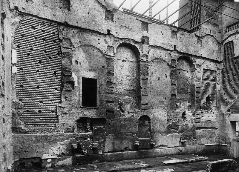 013241 - restauro - Curia, Interno, veduta della parete sinistra; Gab. Fot. Naz. Neg. Serie E, Nr. 42703