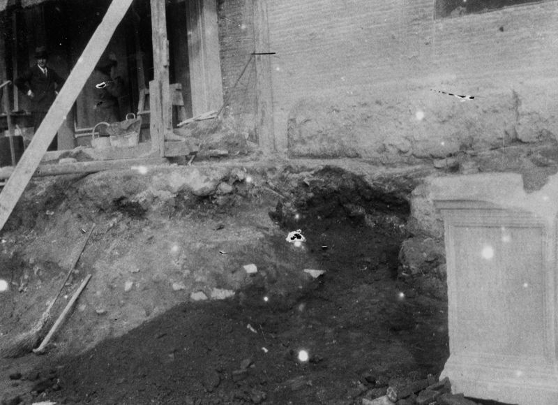 013257 - reperto - Curia, Area anteriore durante i lavori, [Basamento con iscrizione]; Neg. Serie A, Nr. 311