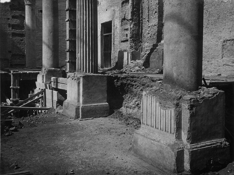 013198 - restauro - Curie, Interno della Chiesa medievale durante i lavori, 09/04/1937; Gab. Fot. Naz. Neg. Serie E, Nr. 42710