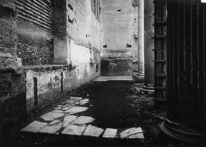 013204 - restauro - Curia, Interno della Chiesa medievale durante i lavori; Gab. Fot. Naz. Neg. Serie E, Nr. 42709