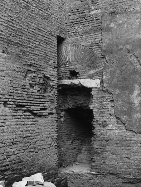 013228 - restauro - Curia, Interno, contrafforte Nord-Ovest della porta di ingresso; Gab. Fot. Naz. Neg. Serie E, Nr. 42002