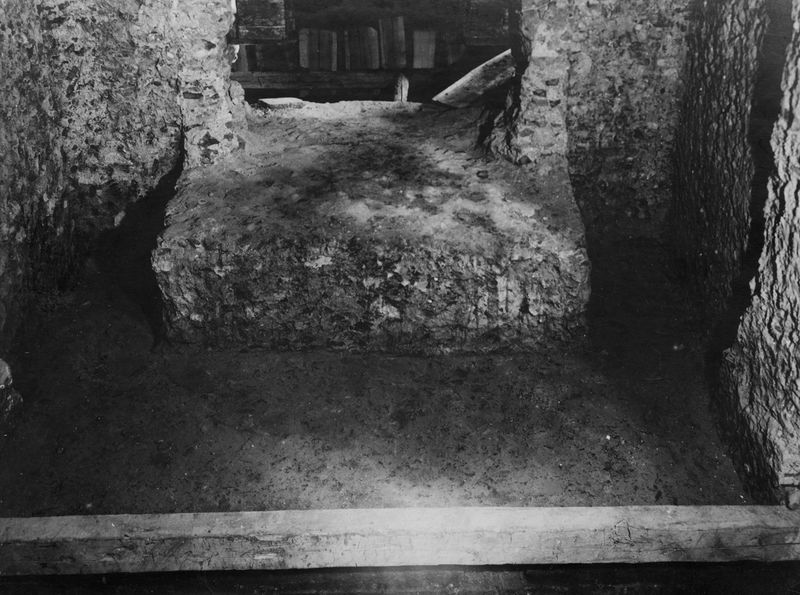 013233 - restauro - Curia, Interno, Chiesa medievale, ingresso cappella?; Gab. Fot. Naz. Neg.