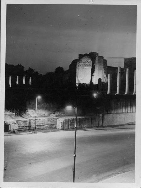 018462 - monumento - Tempio di Venere e Roma, abside orientale con illuminazione notturna; senza negativo, riproduzione 6x6 nÂ° 25436
