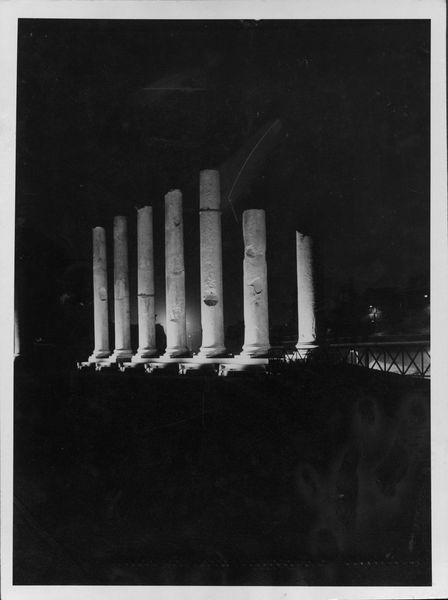 018465 - monumento - Tempio di Venere e Roma, colonne ricostruite, con illuminazione notturna; senza negativo