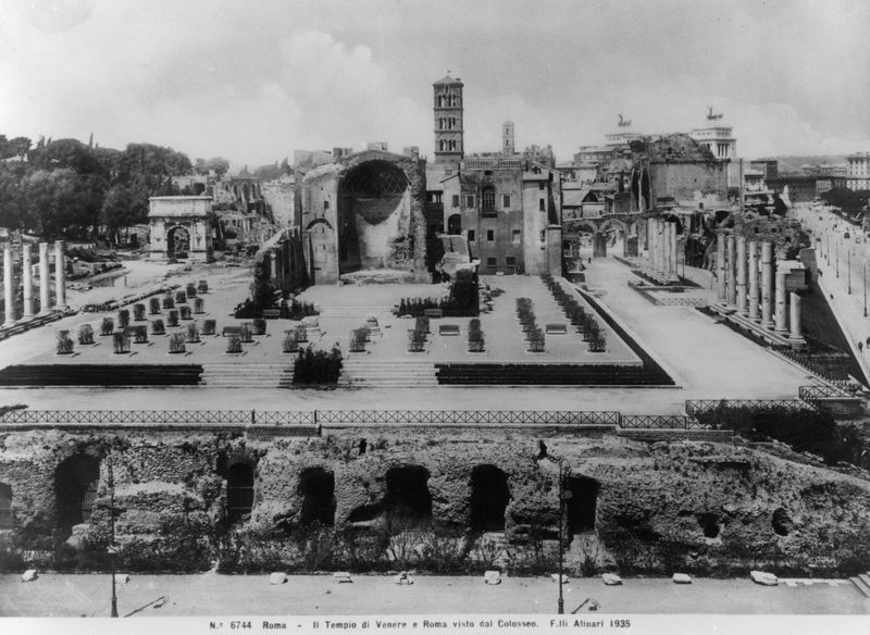 018468 - monumento - Tempio di Venere e Roma, veduta dal Colosseo (foto Alinari) ; neg. serie 6x6 nÂ° 19584