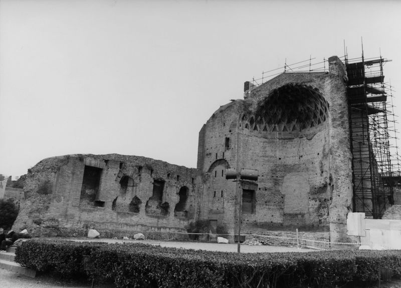 018475 - restauro - Tempio di Venere e Roma, lavori 1982; film nÂ°1073
