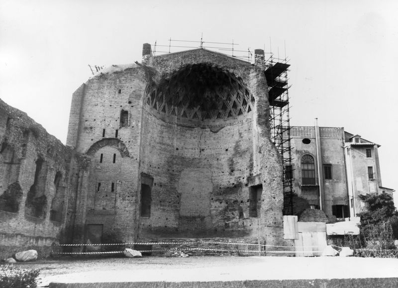 018476 - restauro - Tempio di Venere e Roma, lavori 1982; film nÂ°1073