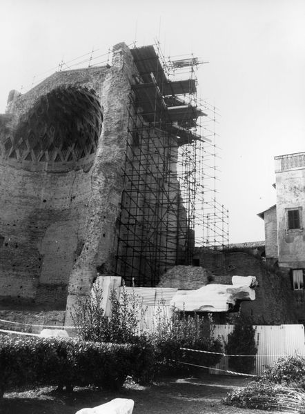 018477 - restauro - Tempio di Venere e Roma, lavori 1982; film nÂ°1073