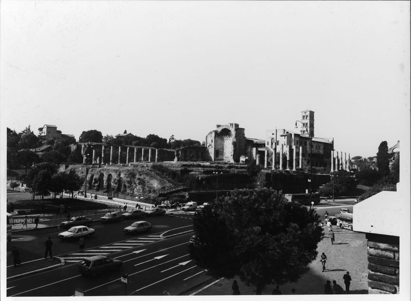 018485 - monumento - Tempio di Venere e Roma, veduta ottobre 1991; 6x6 nÂ° 17995