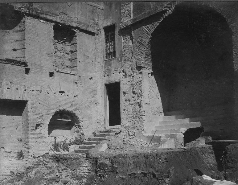 003250 - restauro - Domus Augustana, corpo centrale piano superiore: ala verso lo scalone, particolare prima del restauro, marzo 1928