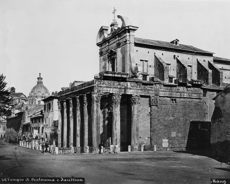 019831 - monumento - Tempio di Antonino e Faustina, veduta del angolo anteriore del fronte orientale, prima dell'anno 1876