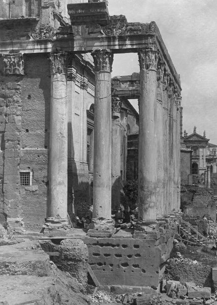 019848 - monumento - Tempio di Antonino e Faustina, veduta del angolo occidentale del colonnato