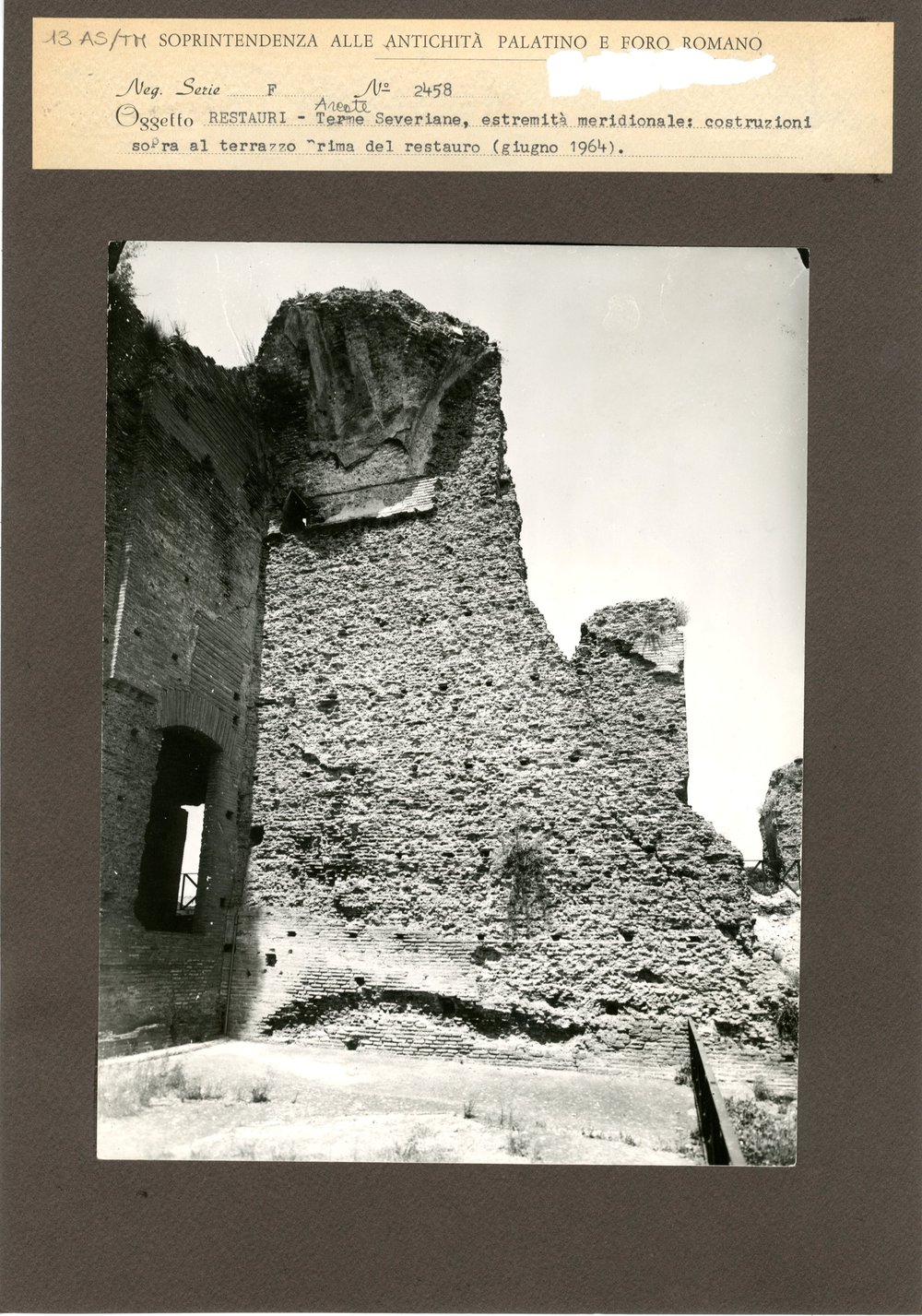Terme di Massenzio 013.jpg
