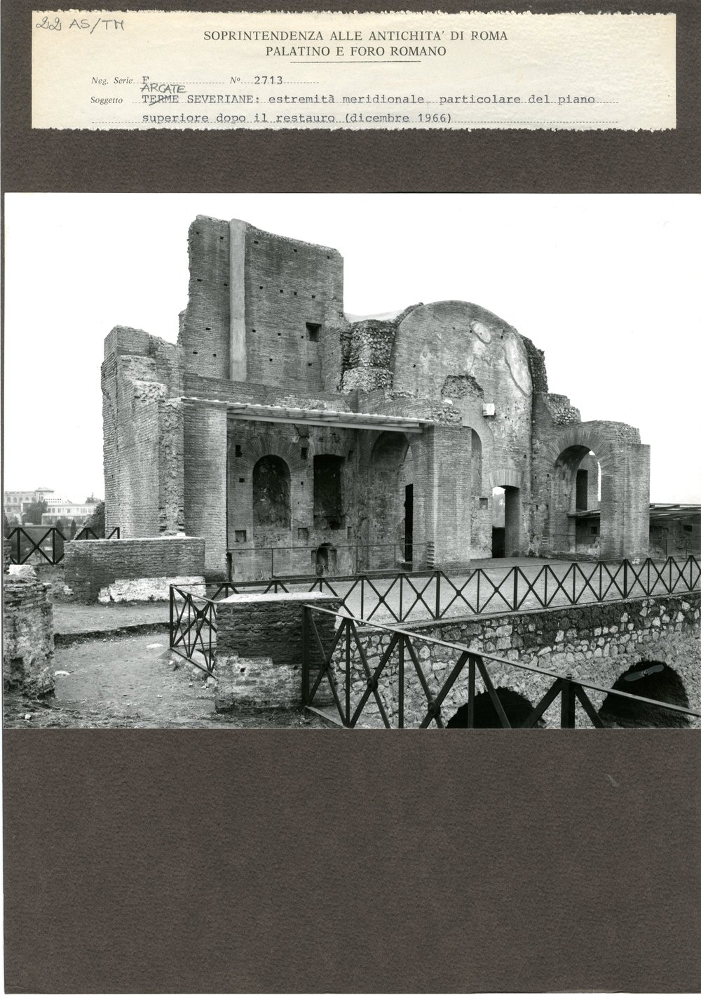 Terme di Massenzio 022.jpg