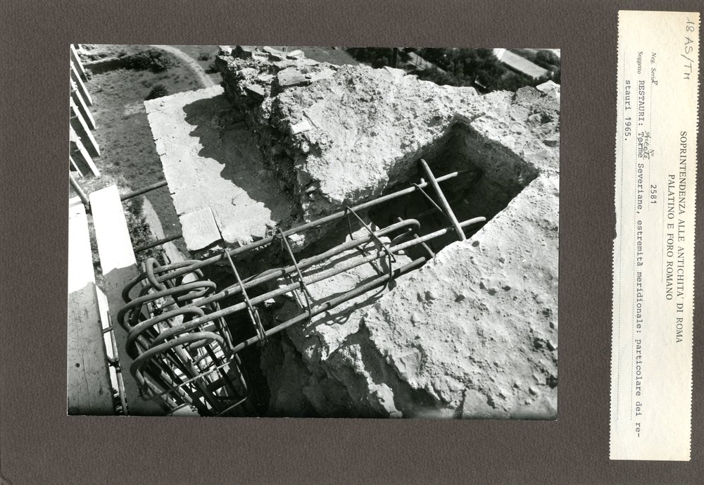 Terme di Massenzio 018.jpg