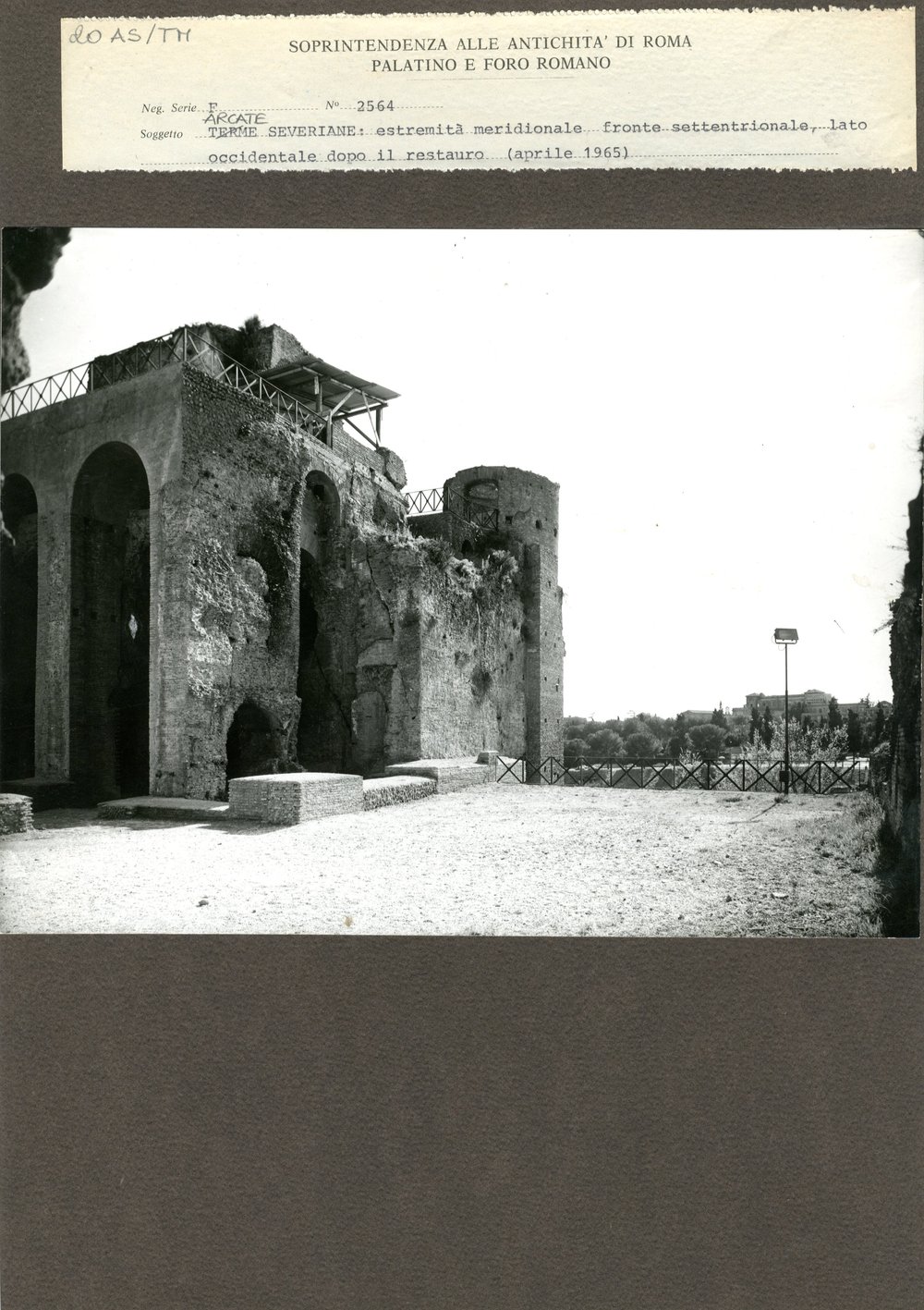 Terme di Massenzio 020.jpg