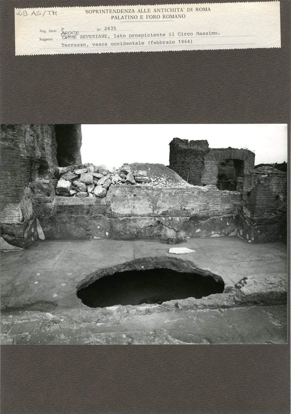 Terme di Massenzio 029.jpg