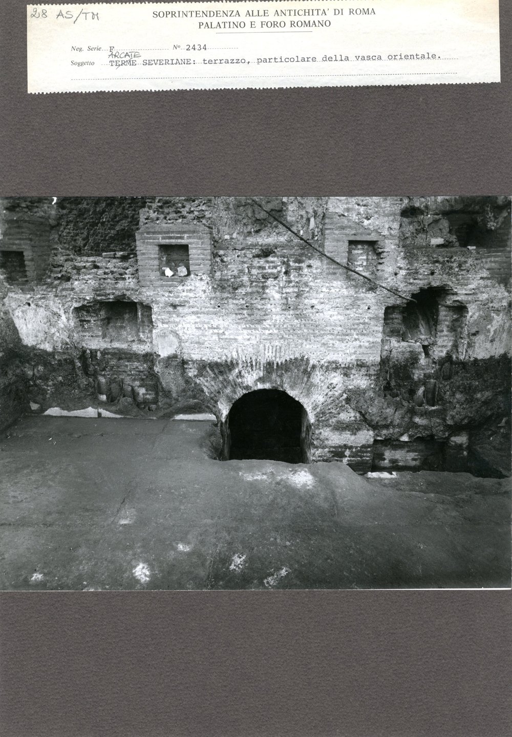 Terme di Massenzio 028.jpg