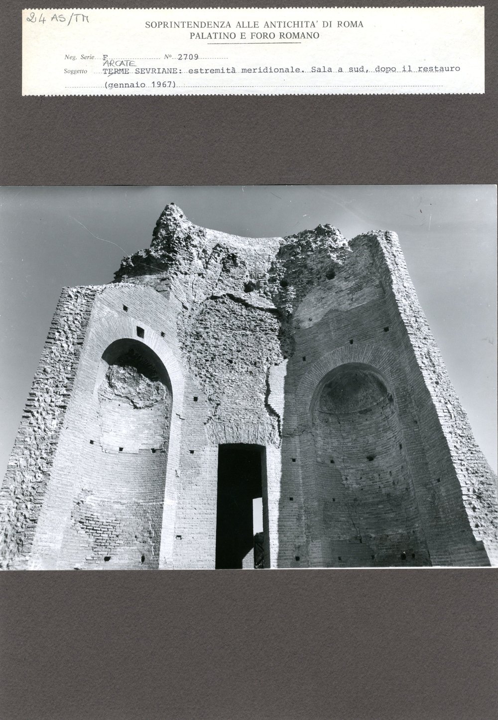 Terme di Massenzio 024.jpg
