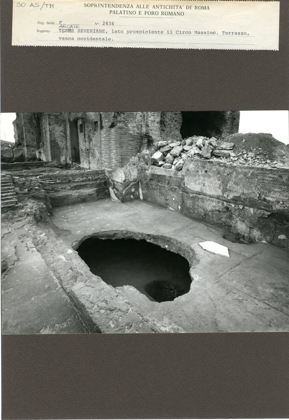 Terme di Massenzio 030.jpg