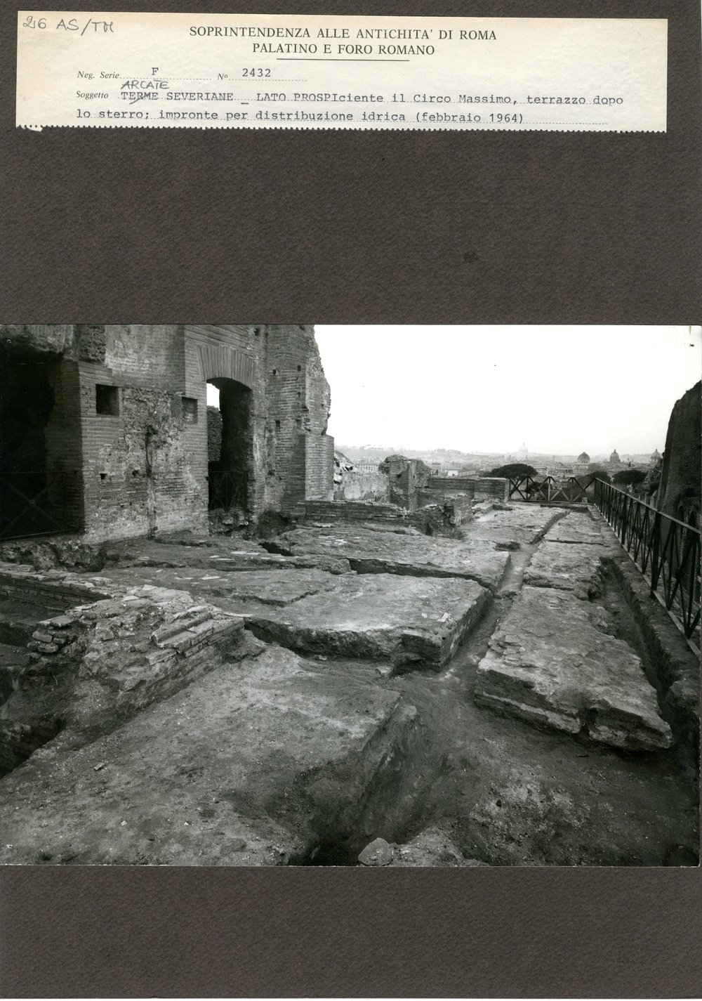 Terme di Massenzio 026.jpg