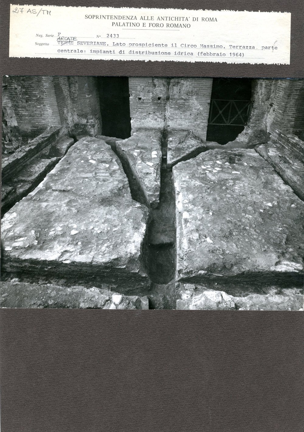 Terme di Massenzio 027.jpg