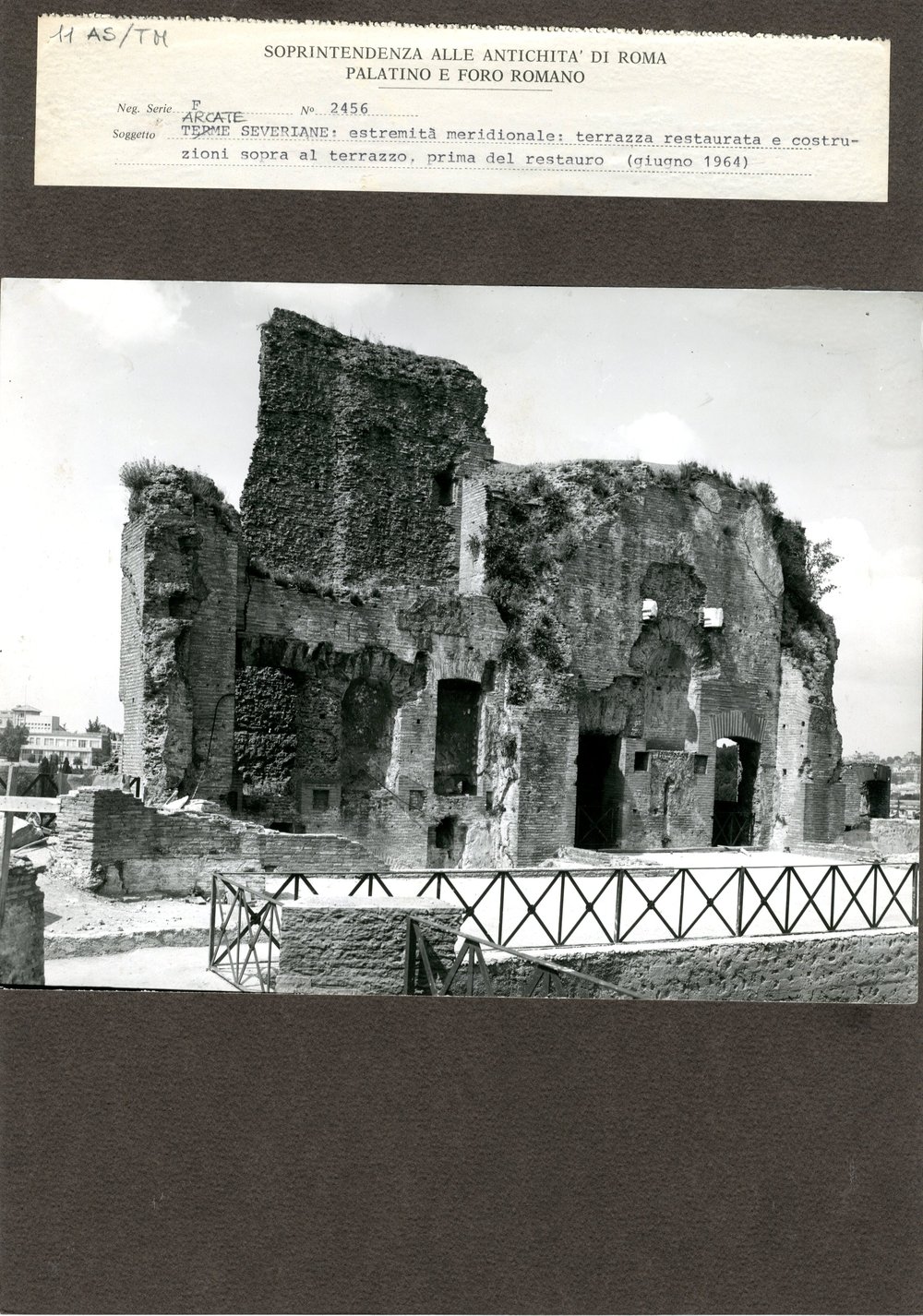 Terme di Massenzio 011.jpg