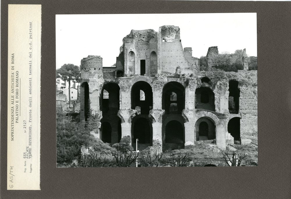 Terme di Massenzio 006.jpg