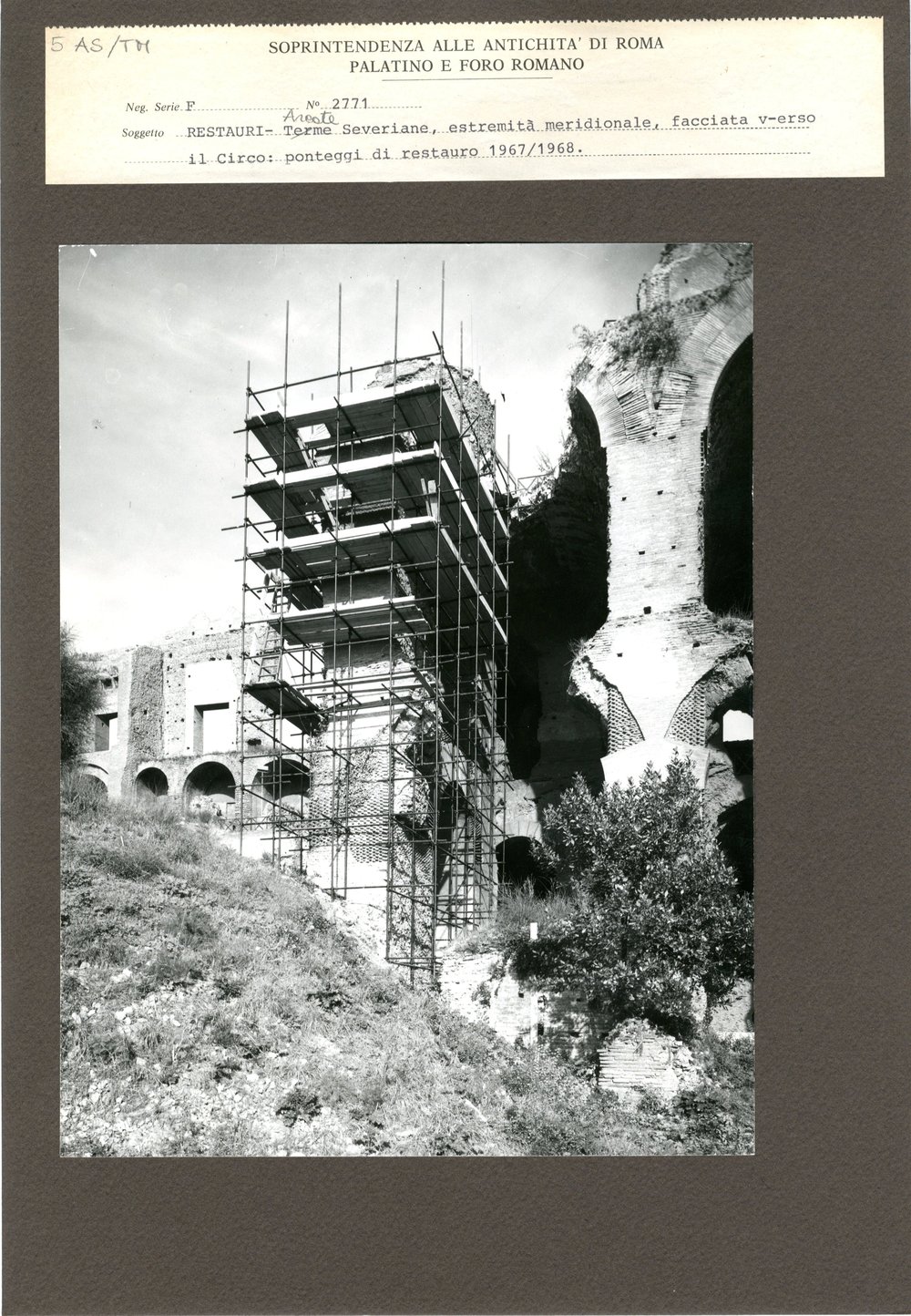 Terme di Massenzio 005.jpg