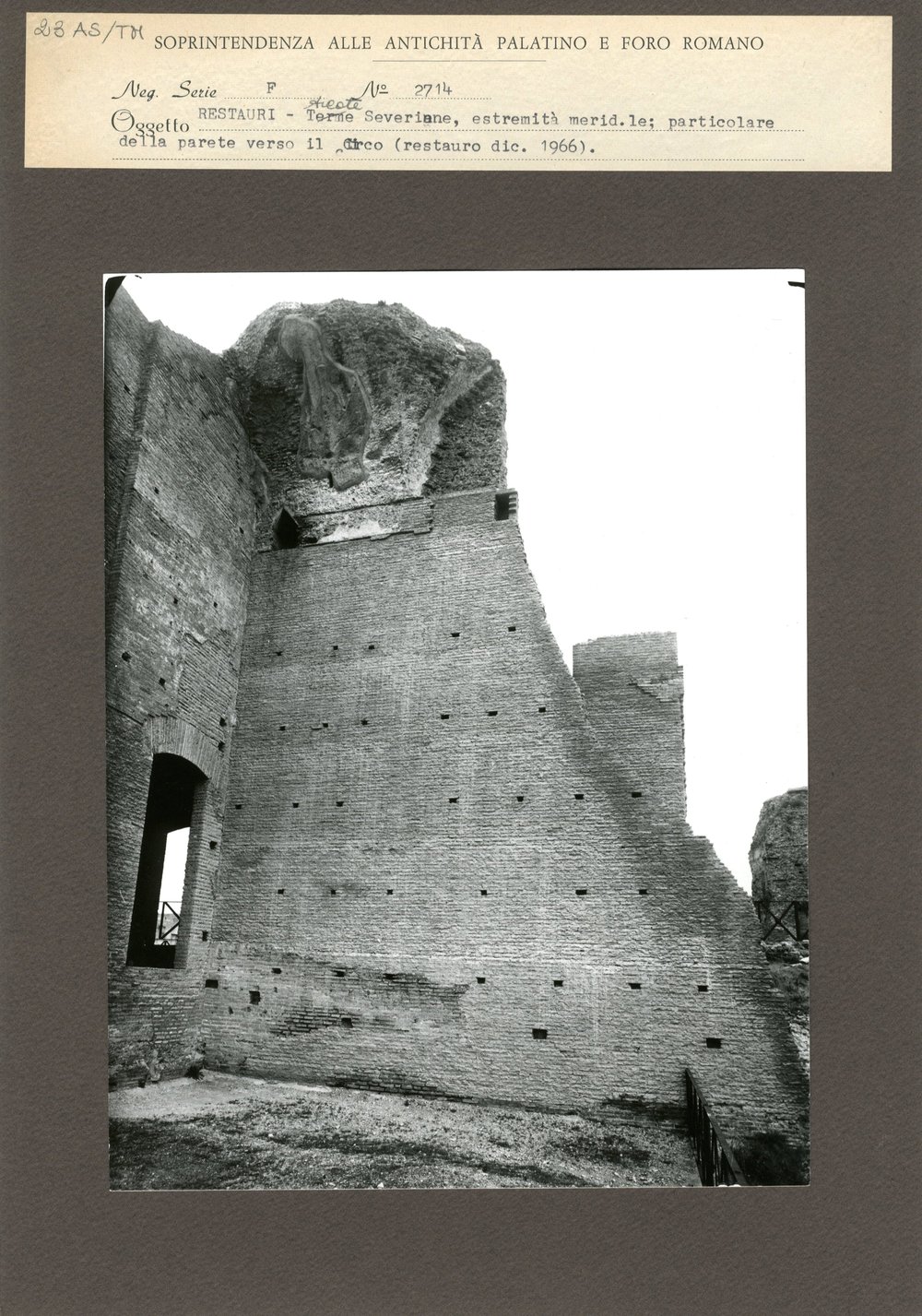 Terme di Massenzio 023.jpg