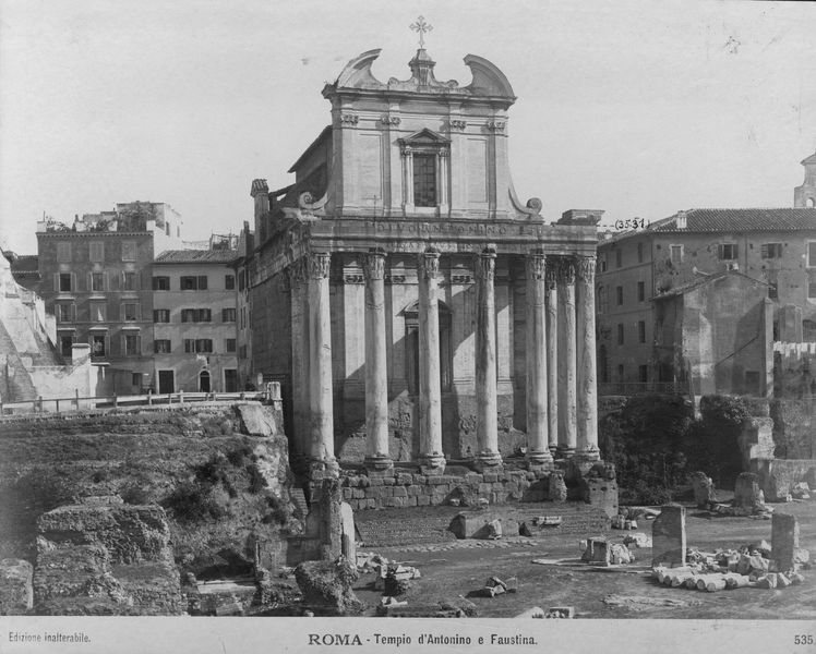 019839 - monumento - Tempio di Antonino e Faustina, veduta frontale (con quote s.l.m.), prima degli scavi della Basilica Emilia, dopo l'abbattimento del muro sottostante l'ex Gabinetto Fotografico; neg. serie A, n. 650