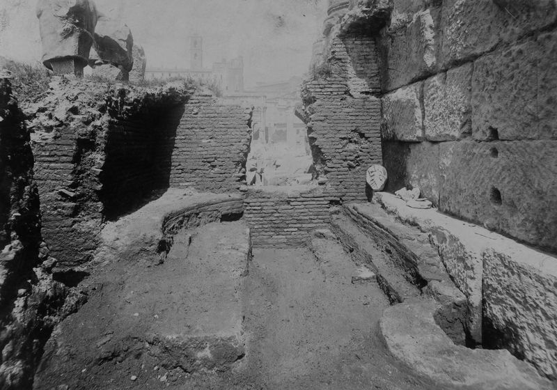 019855 - scavo archeologico - Tempio di Antonino e Faustina, scavo sotto la gradinata; neg. serie E, n. 28