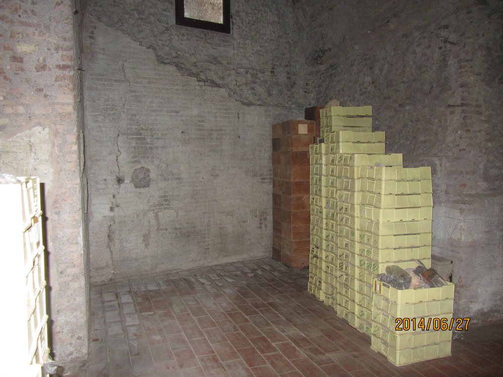 Amb. 2 Lato A prima della costruzione delle nuove scaffalature.JPG