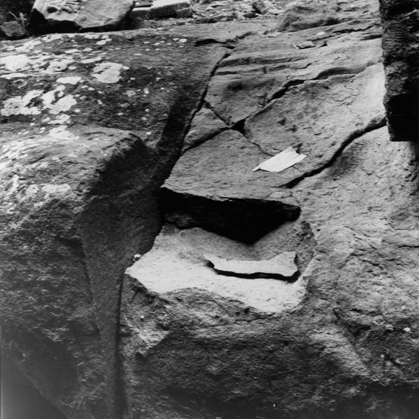019945 - restauro - Tempio di Antonino e Faustina, particolare del lato orientale del crepidoma durante i lavori di restauri del 1994; neg. serie 6x6, n. 24157