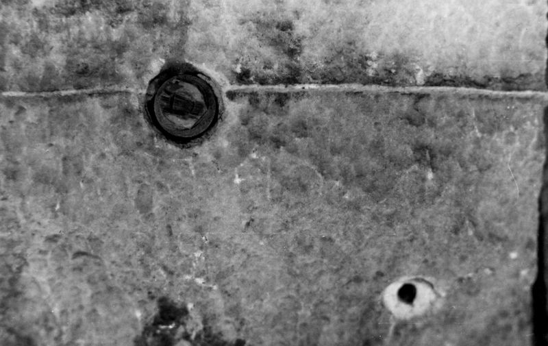 019910 - restauro - Tempio di Antonino e Faustina, trabeazione, lato interno, particolare (ancoramento) dei lavori di restauro nel periodo 1954/1955; neg. serie film n. 28, img. n. 33