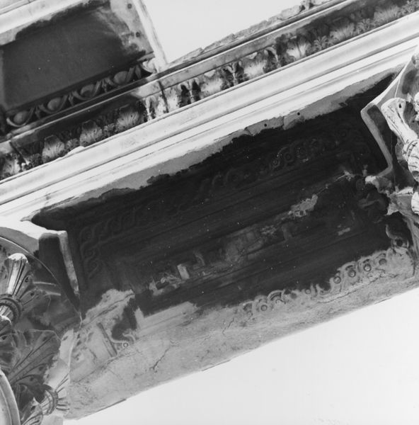 019961 - monumento - Tempio di Antonino e Faustina, soffitto dell'architrave (02.09.1994); neg. serie 6x6, img. n. 23159