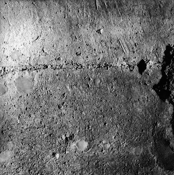 007644 - monumento - Palatino, Domus Tiberiana, ambienti sul Clivus Victoriae, piano terra, graffiti all'ingresso del vano destro; neg. serie 6x6, n. 1025