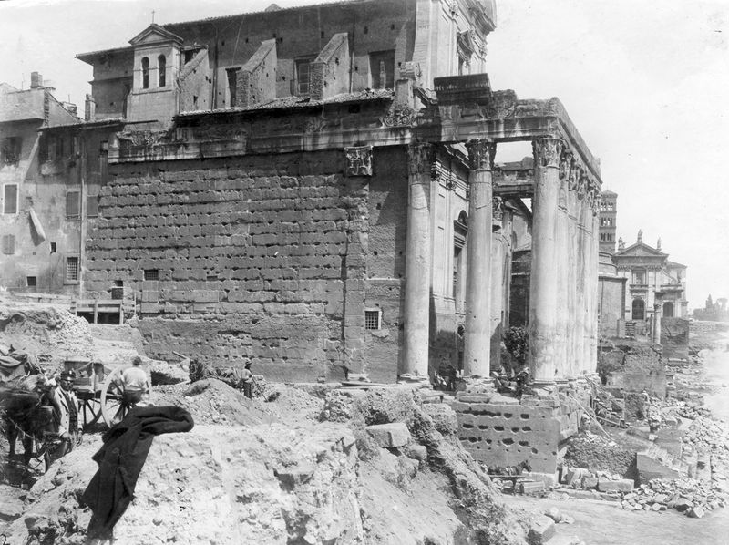 011433 - scavo archeologico - Basilica Emilia, scavi 1899, scavo del terrapieno a ridosso del Tempio di Antonino e Faustina. Neg. serie E nÂ°22