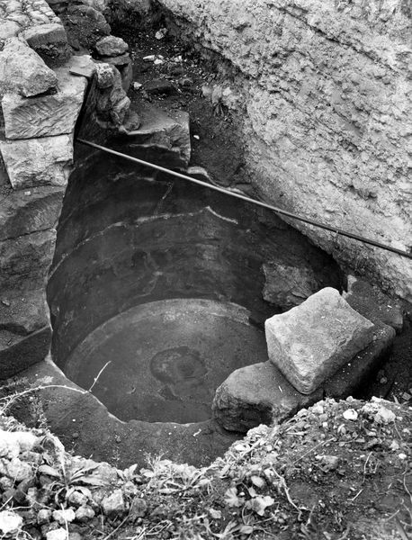 011557 - scavo archeologico - Basilica Emilia, cisterna repubblicana 1946. Neg. serie E nÂ°27.433