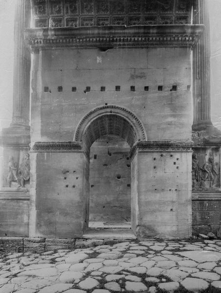 020154 - monumento - Arco di Settimio Severo, fronte est, fornice centrale, attraversamento dal fornice centrale ad uno laterale