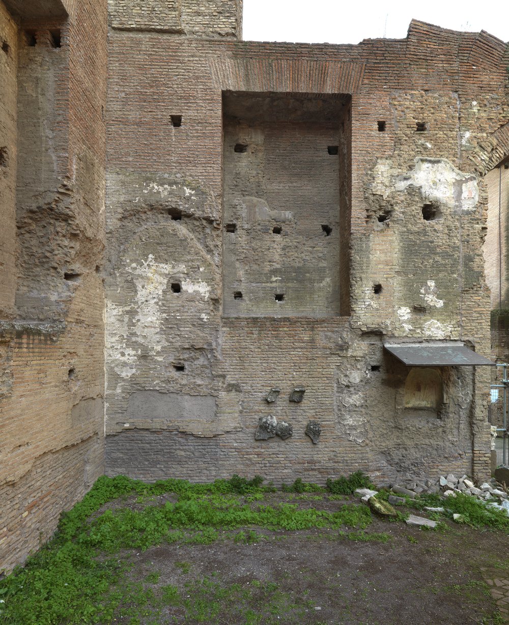 02  lato ingresso.jpg