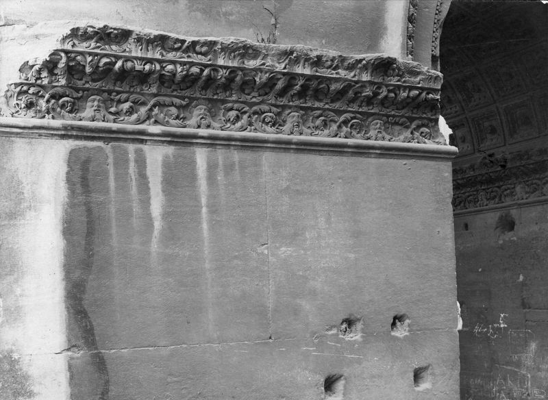 020159 - monumento - Arco di Settimio Severo, fronte est, fornice centrale, particolare della cornice; foto Accademia Americana